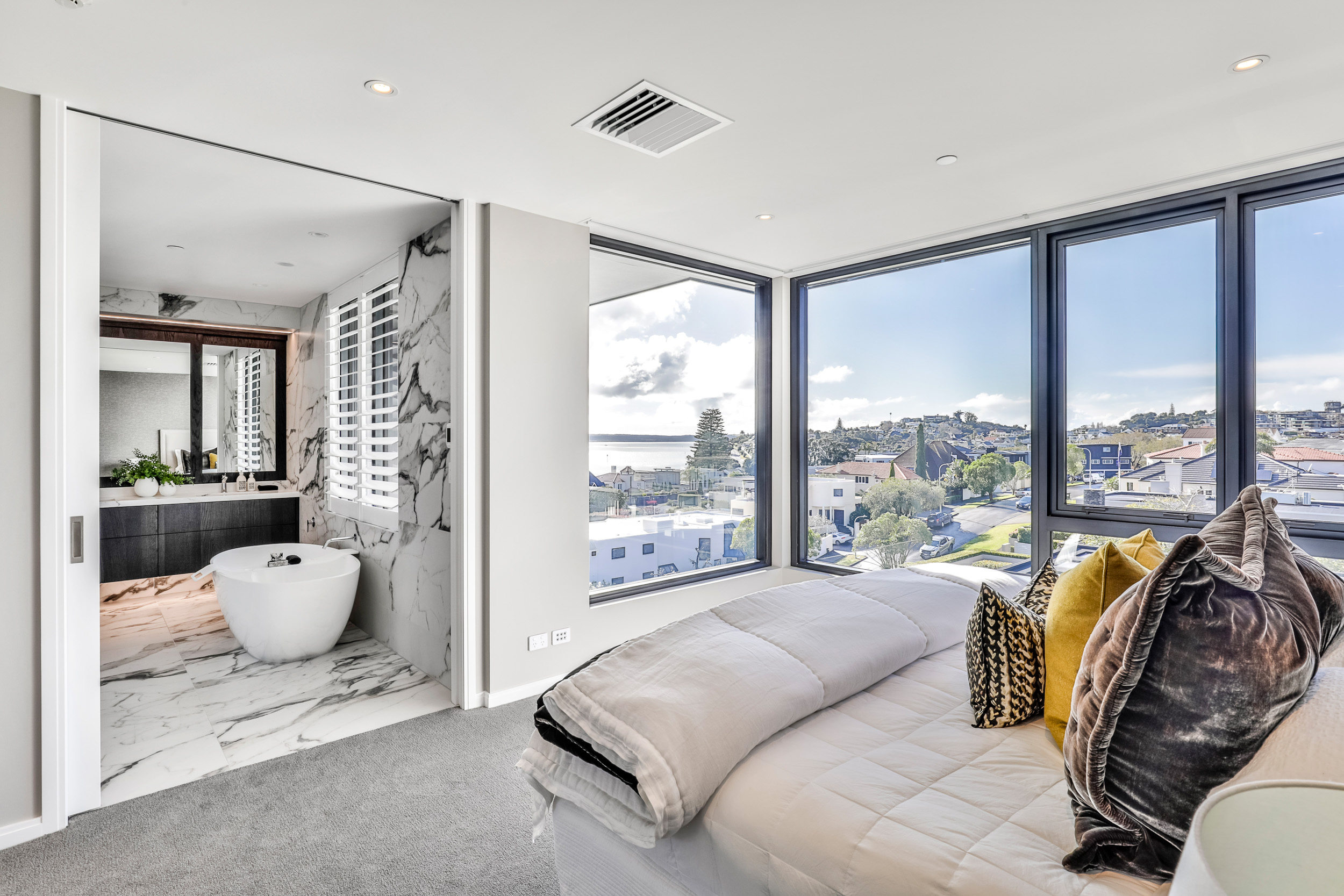 Spatial design | master suite St Heliers apartment Penthouse bathroom | Dunlop Design